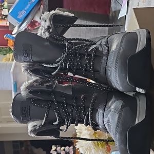 UGG Womens gently worn Gray Leopard Fur Waterproof Leather Snow Boots size 8